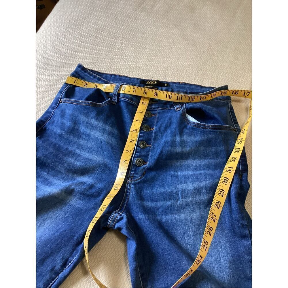 L & B Midrise Super Flared Distressed Jeans 14 - Picture 3 of 8